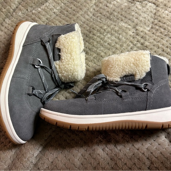 UGG Lakesider Heritage Waterproof Bootie - Picture 4 of 6